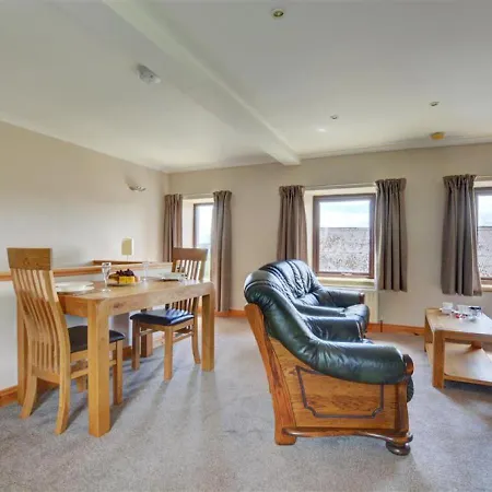 Weavers Loft Holiday home Cowling